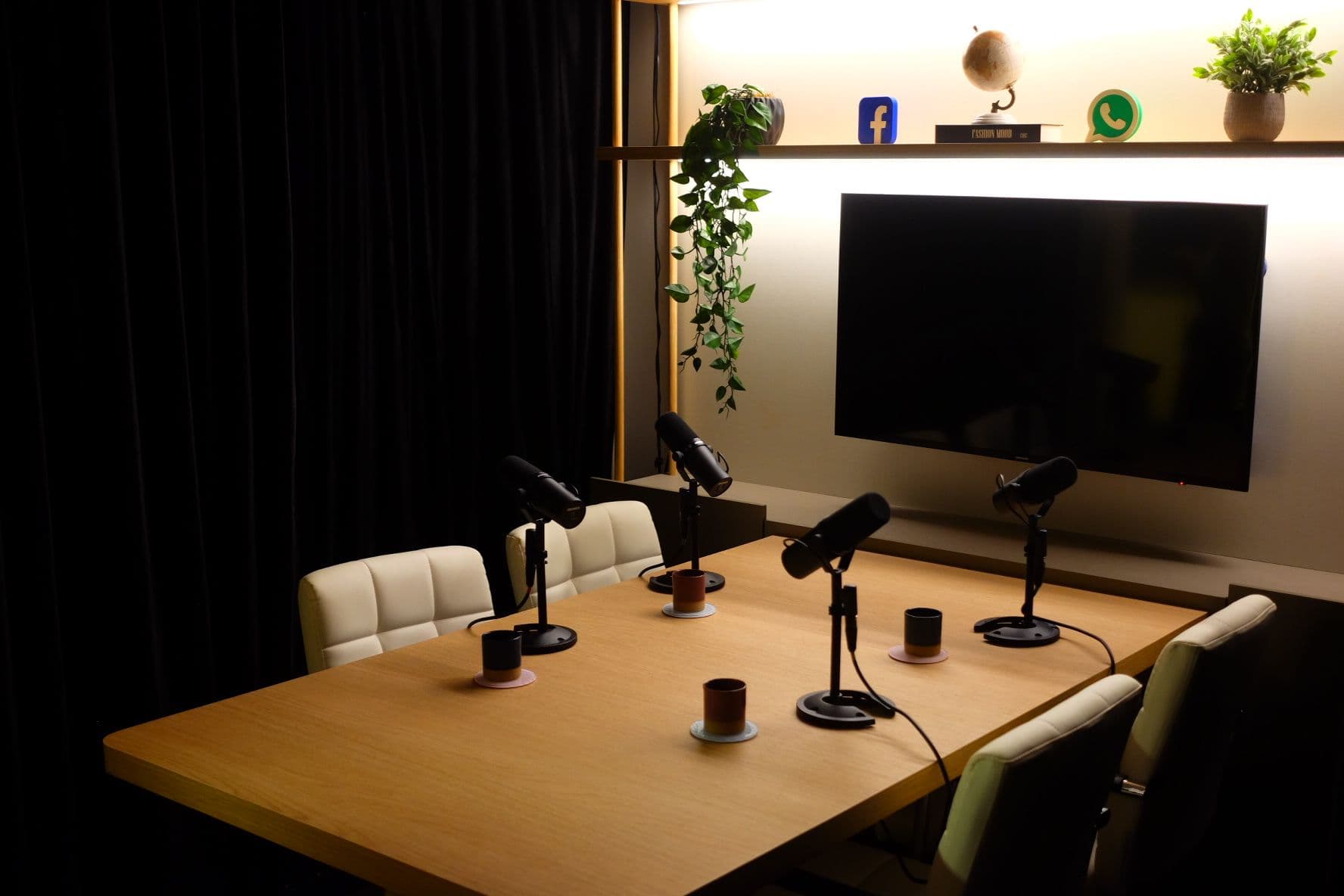 Estúdio profissional de podcast e videocast da Artêmia com estrutura para gravações corporativas
