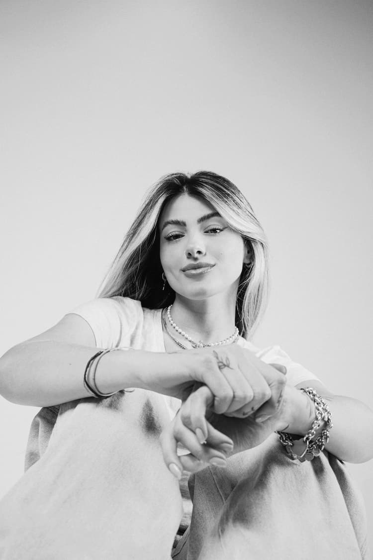Júlia Fernandes - Analista de Marketing