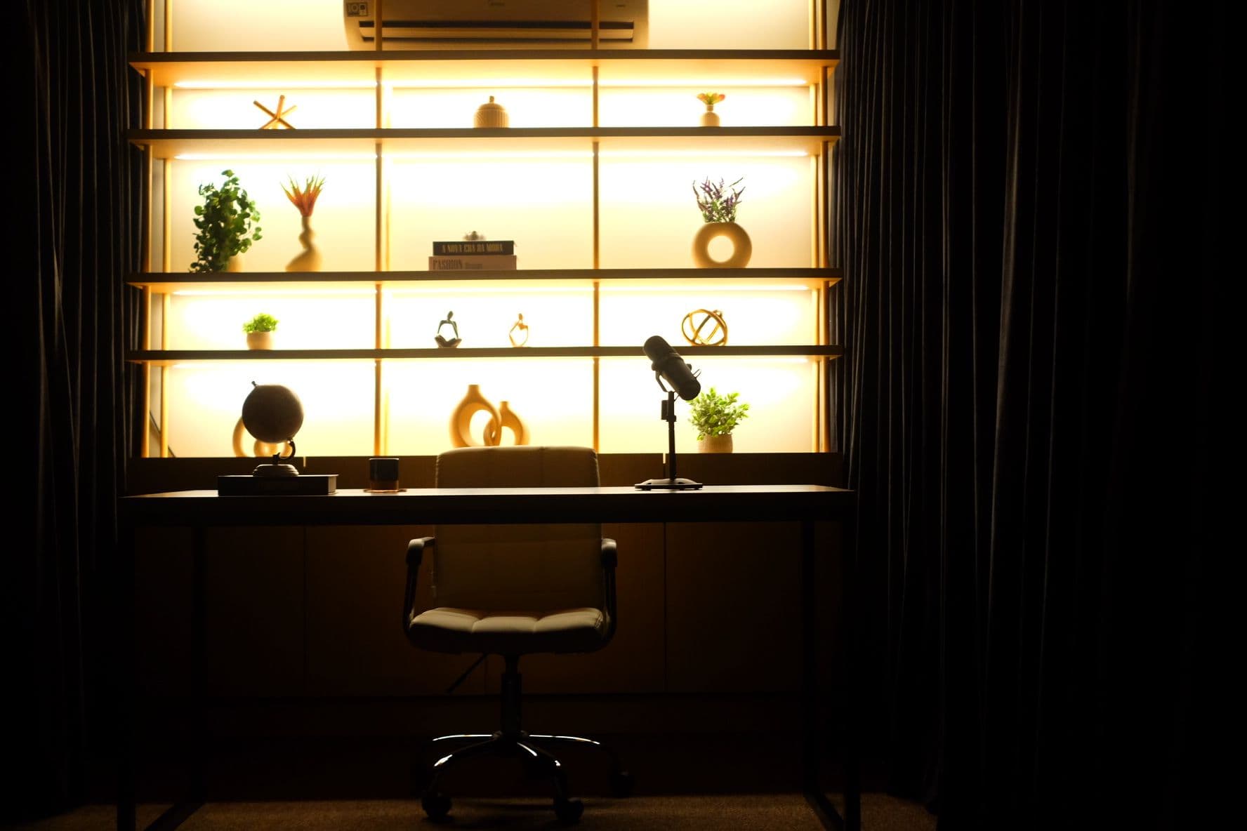 Estúdio do Curso com luz de fundo